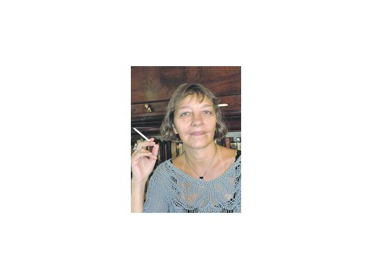 Para la autora de la saga de la investigadora Irene Adler, «si la Biblia en sus mandamientos ordena ‘No matarás’, es porque desde el comienzo, desde el asesinato de Abel por su hermano Caín a hoy, no hemos parado de matarnos los unos a los otros».