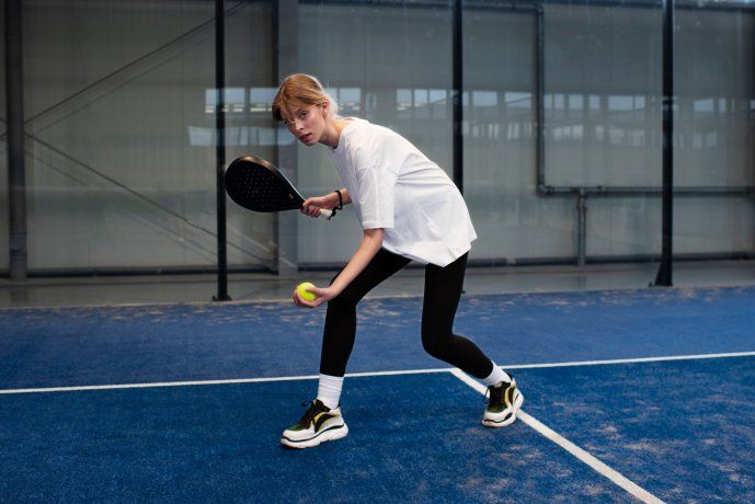 El pickleball es un deporte con raqueta que mezcla el tenis, bádminton y ping pong. El pickleball es un deporte con raqueta que mezcla el tenis, bádminton y ping pong.