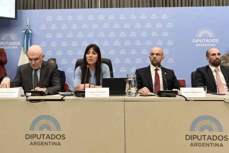 Espert, Verasay (autoridades de las comisiones), Mogetta (secretario de Transporte) y Rolandi (vicejefe de Gabinete), presentes en el plenario en la Cámara de Diputados.