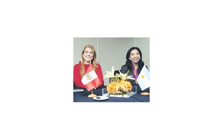 Débora Giorgi y su par peruana Gladys Triveño Chan Jan acordaron impulsar la integración productiva entre ambos países.