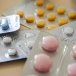 Hay que ser cuidadoso a la hora manipular la medicación fuera de su empaque original. Hay que ser cuidadoso a la hora manipular la medicación fuera de su empaque original.