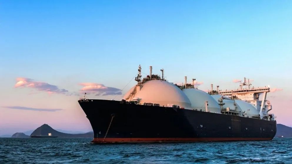 Si el calendario se mantiene, fines de 2026 marcarán el momento en que Argentina deberá convertir la enorme expectativa generada por Vaca Muerta en una decisión de inversión concreta para ingresar al mercado mundial del GNL.