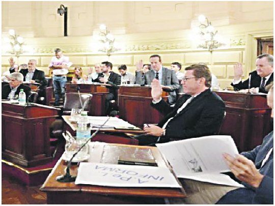 Aval. El Senado le dio luz verde a los proyectos de Emergencia e Impositiva que envió Perotti.