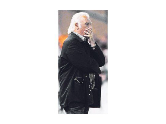Era el principio del fin. Alfio Basile sufría el 3-1 ante River y ya estaba analizando su renuncia.