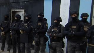 megaoperativo en fuerte apache: mas de 500 policias, helicopteros y 14 allanamientos contra bandas narco megaoperativo en fuerte apache: mas de 500 policias, helicopteros y 14 allanamientos contra bandas narco