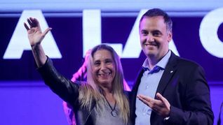 Maximiliano Ferraro impulsó la moción para citar a Karina Milei y Manuel Adorni, pero el oficialismo logró bloquear su tratamiento en Diputados. Maximiliano Ferraro impulsó la moción para citar a Karina Milei y Manuel Adorni, pero el oficialismo logró bloquear su tratamiento en Diputados.