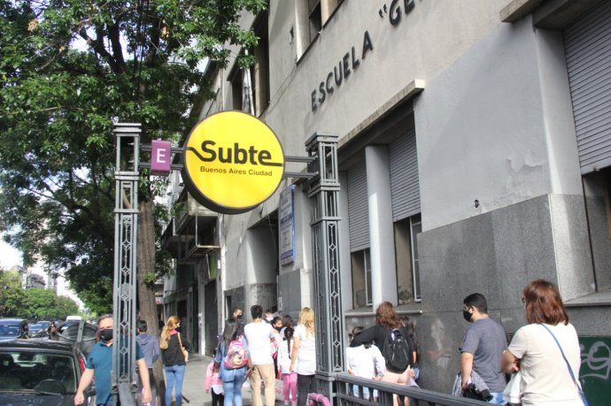 El ciclo lectivo 2021 comenzó a desarrollarse hoy en la Argentina con un esquema de presencialidad cuidada y de manera progresiva por la pandemia de coronavirus﻿