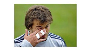 ámbito.com | Duro golpe a la ilusión. La operación de la rodilla derecha dejará a Juan Martín Hernández entre 6 y 8 meses fuera de las canchas.