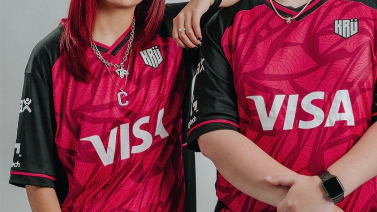 What is the new KRÜ shirt, Kun Agüero’s eSports team, like and how much does it cost?