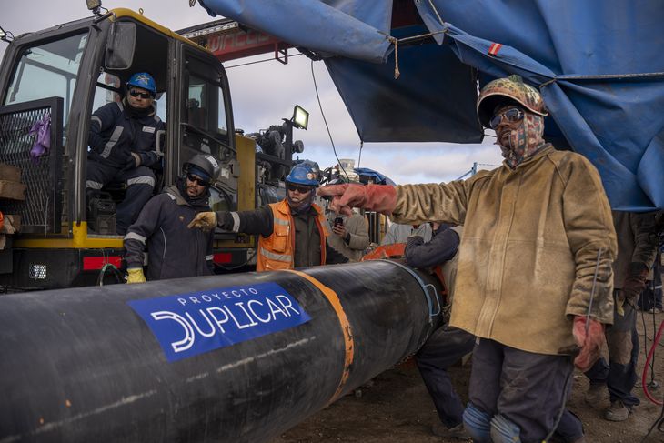 El Proyecto Duplicar Plus aumenta de forma permanente la capacidad de transporte desde la Cuenca Neuquina hacia el Atlántico para acompañar el crecimiento de producción de crudo de Vaca Muerta. El Proyecto Duplicar Plus aumenta de forma permanente la capacidad de transporte desde la Cuenca Neuquina hacia el Atlántico para acompañar el crecimiento de producción de crudo de Vaca Muerta.