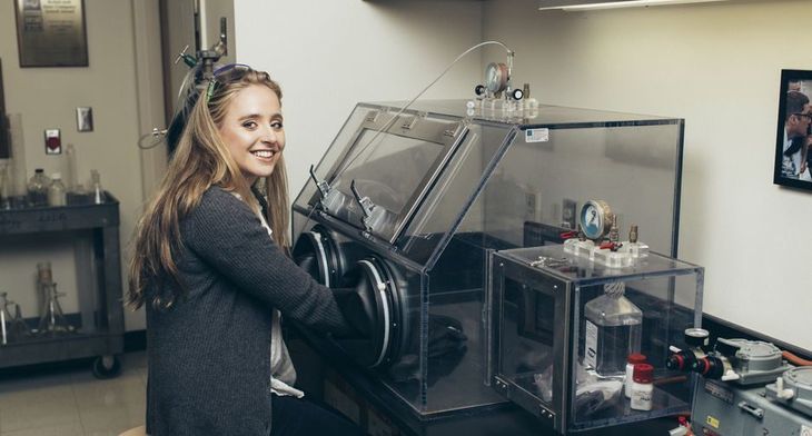 Olivia Hallisey demuestra con su historia la combinación perfecta que hacen los docentes que contagian la pasión por la ciencia en clases y las ganas de ayudar de los jovenes Olivia Hallisey demuestra con su historia la combinación perfecta que hacen los docentes que contagian la pasión por la ciencia en clases y las ganas de ayudar de los jovenes