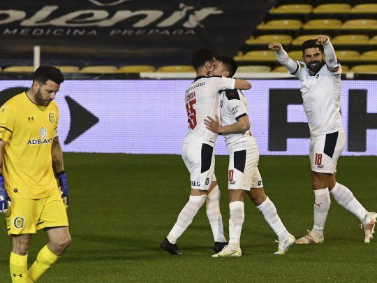 Independiente ganó en una visita difícil y es único puntero.