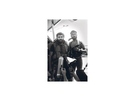 En una foto de archivo, Imad Mughniye durante un encuentro con la prensa en Beirut en junio de 1985. Estaba acusado por múltiples ataques terroristas, entre ellos los de la AMIA y la Embajada de Israel