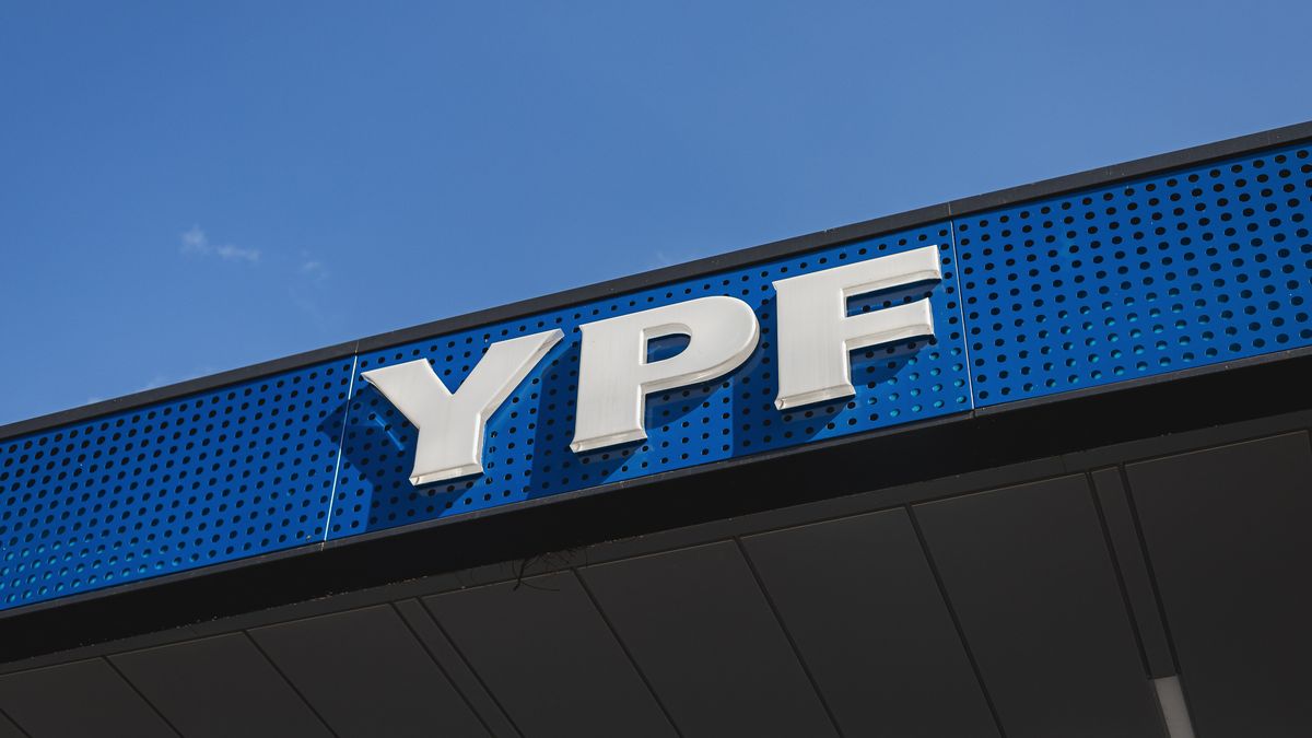 YPF define esta semana si vuelve a aumentar los combustibles tras el fin del "buffer" de precios