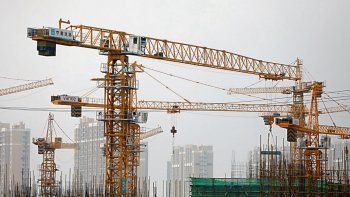 REACTIVACIÓN. La economía china retomó rápidamente su tono tras controlar los brotes de covid-19, pero otros países aún luchan contra la pandemia y la recesión.