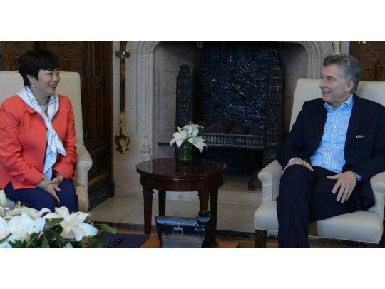 El presidente Mauricio Macri recibió hoy, en la Casa de Gobierno, a James Taiclet, CEO de American Tower Corporation, empresa operadora y desarrolladora de bienes raíces relacionados con las telecomunicaciones, con sede central en Boston, Massachusetts, EE.UU. De la reunión también participaron el ministro de Comunicaciones de la Nación, Oscar Aguad, y la secretaria de Promoción de Inversiones de esa cartera, Clarisa Estol. En tanto, Taclet estuvo acompañado por el CEO para América latina, Olive