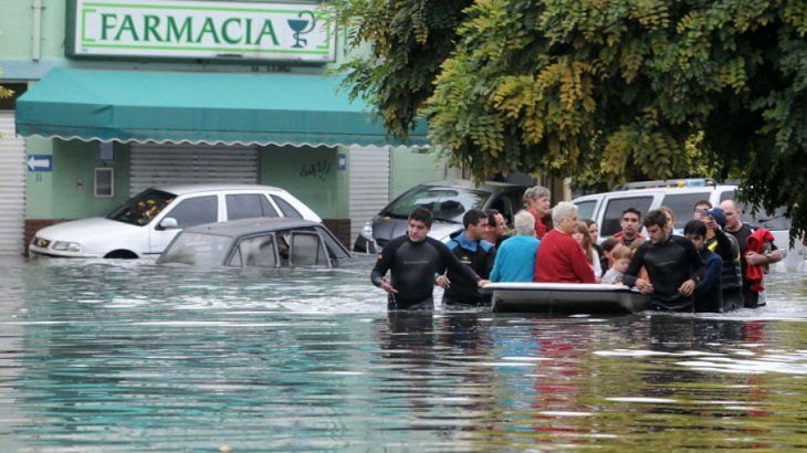 Las inundaciones en La Plata afectaron a cientos de familias.