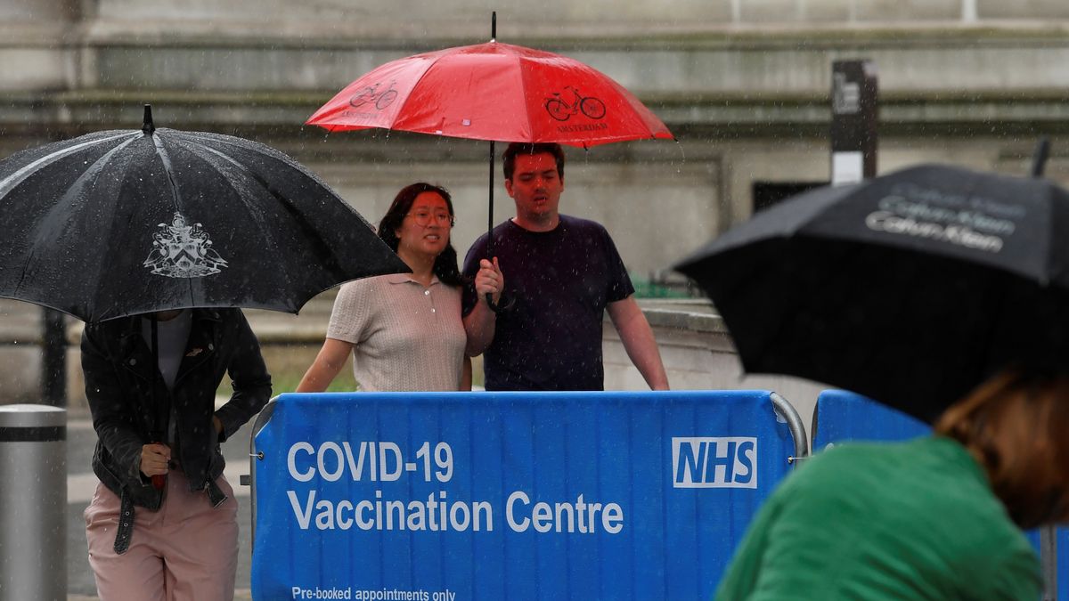 warn that the UK faces a very uncertain phase warn that the UK faces a very uncertain phase