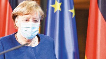 RESPALDO.&nbsp; La canciller Angela Merkel dijo que el certificado podría estar listo en tres meses. Los críticos argumentan que aún es muy pronto para lanzarlo debido a que se desconoce la efectividad real de las vacunas.