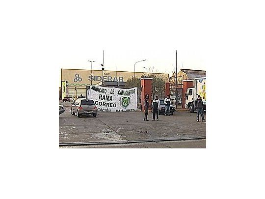La protesta de los Moyano en Siderar evoca un conflicto similar que en 2010 se desarrolló de manera intermitente entre julio y septiembre.
