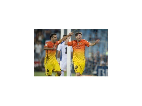 Xavi y Messi disfrutan de la victoria del Barcelona.