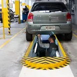 El vehículo debe presentarse en condiciones mínimas de funcionamiento. Se controlan desde el inicio luces reglamentarias, cinturones, limpiaparabrisas y chapas legibles. Un desperfecto grave puede derivar en rechazo y la necesidad de repetir la inspección. El vehículo debe presentarse en condiciones mínimas de funcionamiento. Se controlan desde el inicio luces reglamentarias, cinturones, limpiaparabrisas y chapas legibles. Un desperfecto grave puede derivar en rechazo y la necesidad de repetir la inspección.