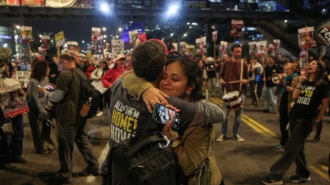 Activistas celebran el acuerdo y esperan por la liberación de los rehenes.&nbsp;