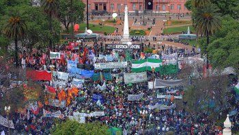 doble juego de la cgt:  adhirio a la marcha opositora del 4-a y abre negociacion con gobierno