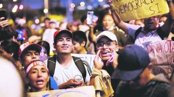 EN LA CAPITAL. Las manifestaciones que reclaman la salida del poder de Dina Boluarte comenzaron en el sur de Perú y ya llegaron a Lima.