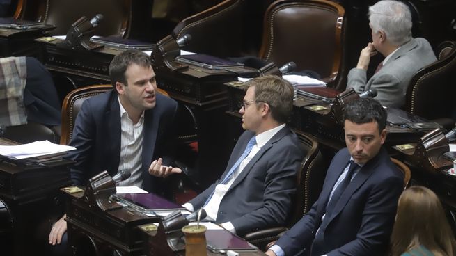 Rol clave de los antes considerados dialoguistas en la aprobación de emplazamientos.