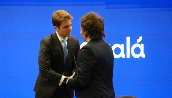 Javier Milei junto a Pierpaolo Barbieri, CEO de Ualá. Javier Milei junto a Pierpaolo Barbieri, CEO de Ualá.