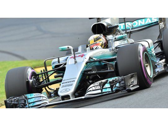 El piloto británico, con Mercedes, quedó en primer lugar en la clasificación.