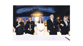 ámbito.com | Cristina de Kirchner, en el palco oficial, junto a su marido, Lula da Silva, Evo Morales y Sebastián Piñera.