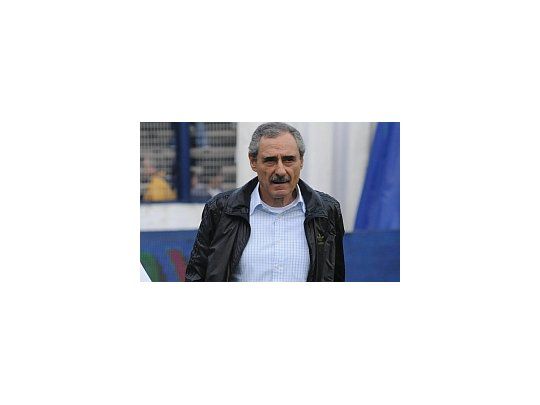 Como consecuencia de la mala campaña, Angel Cappa dejó de ser el entrenador de Gimnasia y Esgrima La Plata.