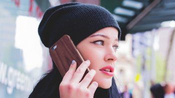 Los smartphones van al rostro varias veces al día.&nbsp;