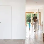 Las puertas sin marco son una nueva moda que será tendencia en 2026. Las puertas sin marco son una nueva moda que será tendencia en 2026.