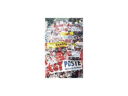 Contrariamente a las huelgas realizadas ayer, las manifestacionessindicales contra las medidas de ajuste del gobiernofrancés sí se hicieron sentir con fuerza. Los gremios seaprovechan de la alicaída imagen de Nicolas Sarkozy.