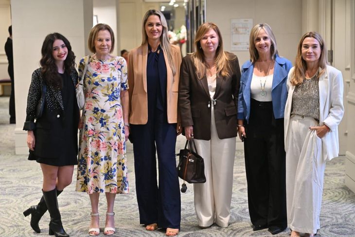 Luli Ofman, Inés Weingerg de Roca , Carolina Losada, Marisa Koifman, Marina Degtiar (Vicepresidente de DAIA) y Keren Wainstein Luli Ofman, Inés Weingerg de Roca , Carolina Losada, Marisa Koifman, Marina Degtiar (Vicepresidente de DAIA) y Keren Wainstein