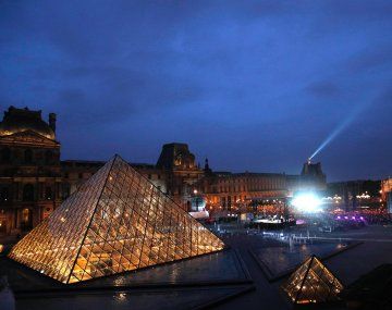 Lograron salvar obras de arte de Notre Dame y serán trasladadas al Louvre