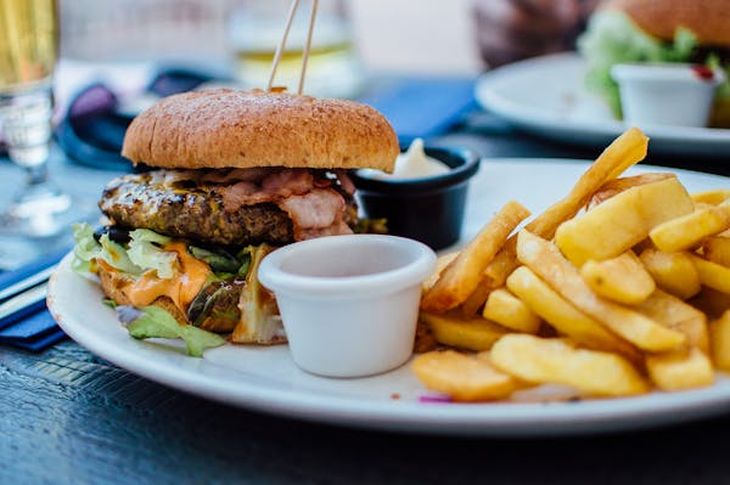 Cinco marcas de carne para hamburguesa recomendadas por Profeco sobresalieron por su alto contenido de proteína y calidad comprobada. Cinco marcas de carne para hamburguesa recomendadas por Profeco sobresalieron por su alto contenido de proteína y calidad comprobada.