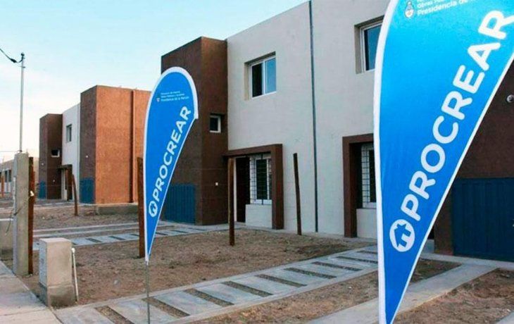 También le delega funciones a Obras Públicas.