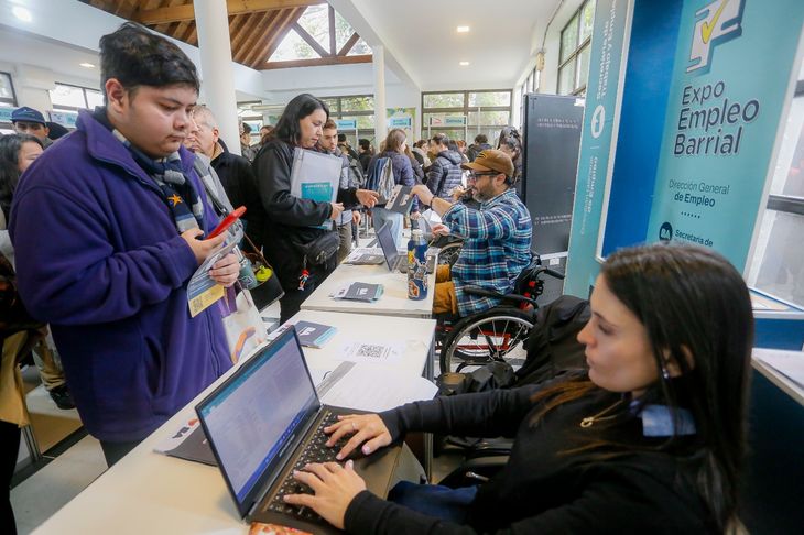 La iniciativa de la Secretaría de Trabajo y Empleo reunió a 15 empresas que ofrecieron más de 60 oportunidades laborales, además de talleres, entrevistas y espacios de orientación para fortalecer la inclusión laboral. La iniciativa de la Secretaría de Trabajo y Empleo reunió a 15 empresas que ofrecieron más de 60 oportunidades laborales, además de talleres, entrevistas y espacios de orientación para fortalecer la inclusión laboral.
