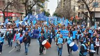 El paro de 48 horas incluyó una movilización docente en Córdoba.