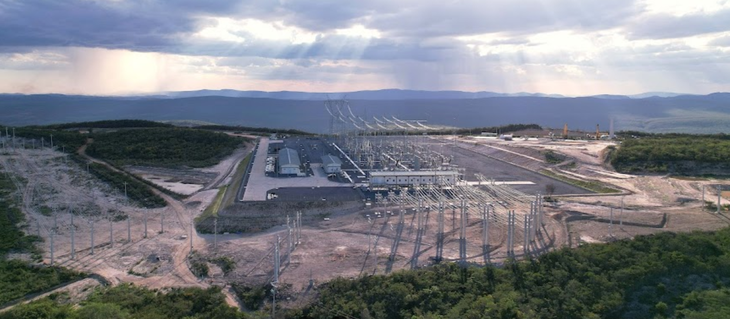 Parque Eólico de PAE en Brasil. El proyecto se integra con 10 parques conectados por una red de media tensión, que a su vez se conecta a una subestación eléctrica propia de la compañía, que lleva la energía a 500 Kv. Parque Eólico de PAE en Brasil. El proyecto se integra con 10 parques conectados por una red de media tensión, que a su vez se conecta a una subestación eléctrica propia de la compañía, que lleva la energía a 500 Kv.