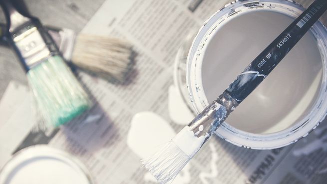 Unpaint permite renovar paredes y muebles sin dañar superficies, una solución que ya atrae millones en el mercado global de diseño y decoración.