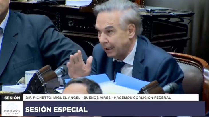 Pichetto outlined his harshest criticism of the Government during the debate over the veto of the university financing law. Pichetto outlined his harshest criticism of the Government during the debate over the veto of the university financing law.