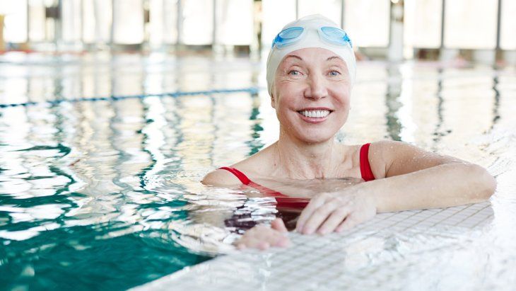 La pileta hace que el impacto de los ejercicios sea más leve en las articulaciones.