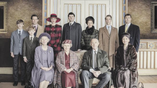 the crown. La mitad de la sexta temporada de la serie estará disponible desde hoy en Netflix.