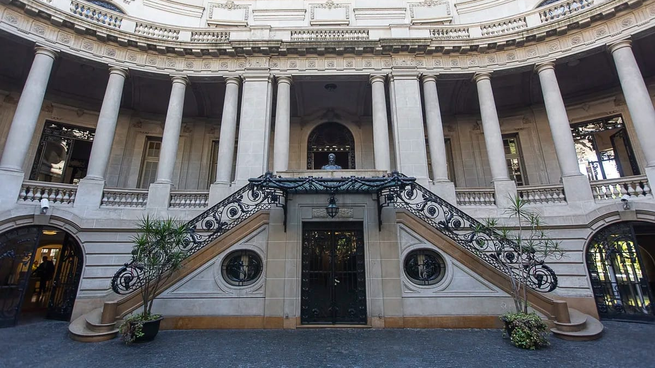 En el medio de un clima de tensión creciente en Irán, Cancillería realizó algunas recomendaciones para los que allí residen o se encuentran parcialmente en la República Islámica.