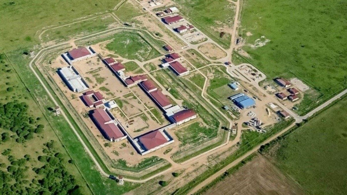 The Government inaugurates a new federal prison in Santa Fe